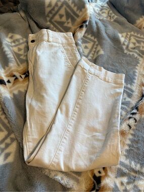 Everlane Straight-Leg Jeans in Off-White